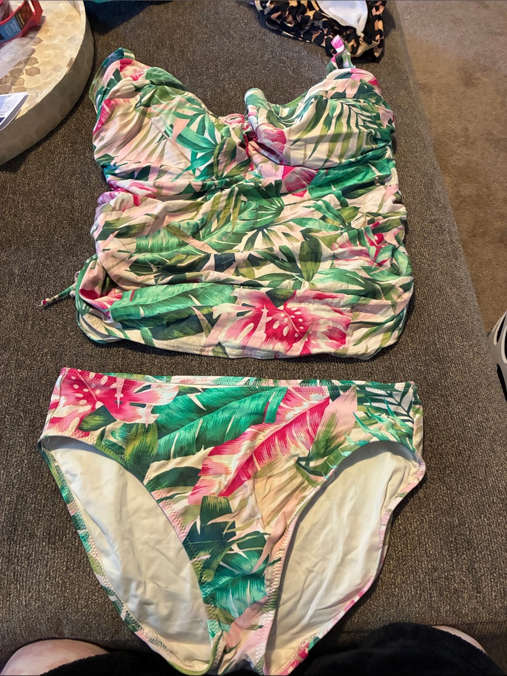 Fantasie White and Pastel Floral Swim bikini. Top 36H bottom Medium